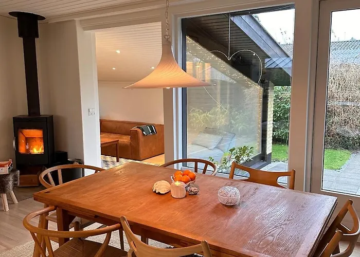 Villa Stylish And Peaceful Seaside Near It
